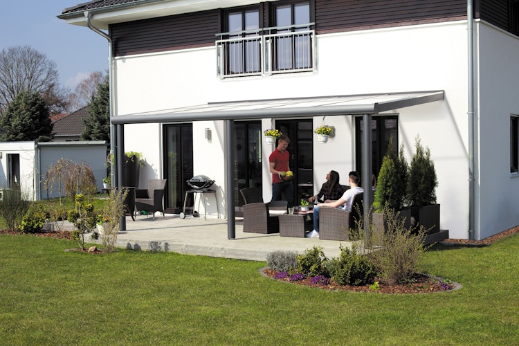 Skan Holz Aluminium Terrassenüberdachung Monza Breite 434 cm mit Echtglas-Dach