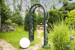 KHW Rosenbogen mit Erdspieß