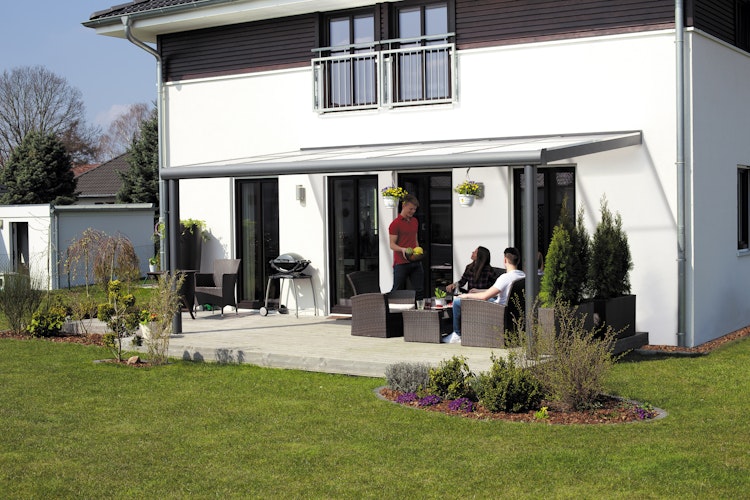 Skan Holz Aluminium Terrassenüberdachung Modena Breite 541 cm mit Echtglas-Dach