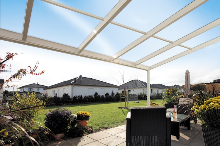 Skan Holz Aluminium Terrassenüberdachung Modena Breite 541 cm mit Echtglas-Dach