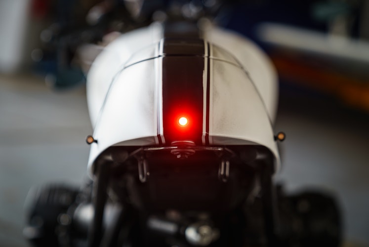 Kellermann LED-Rücklicht Atto RB Dark vertikale Montage