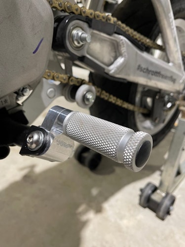 Racemodeparts hochgelegte Fußraste aus Aluminium