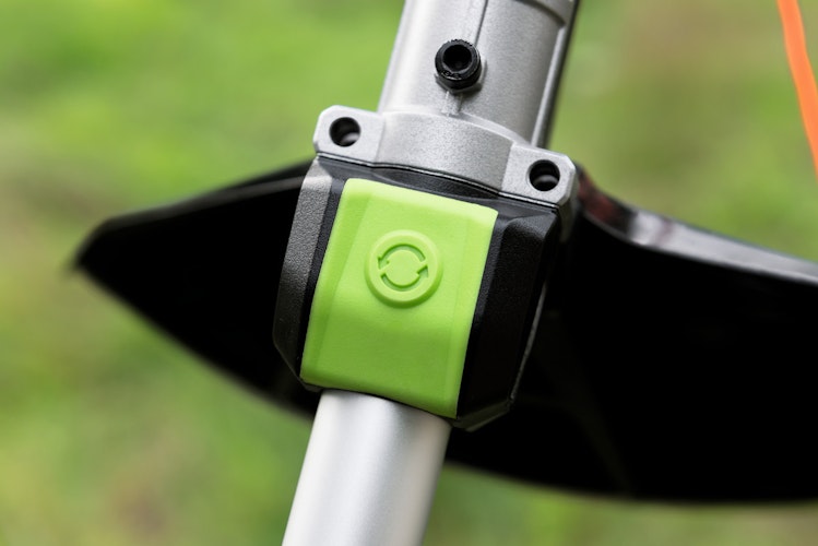 EGO Power Akku-Rasentrimmer ST1511E inkl. Akku BA1400T + Ladegerät CH2100E