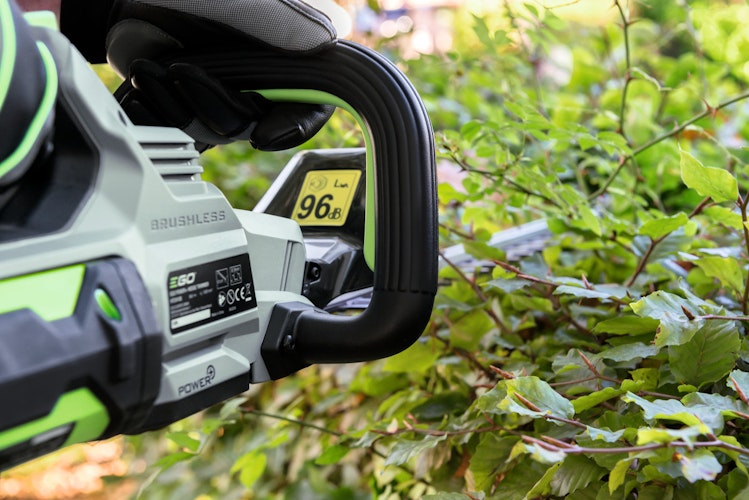 EGO Power Akku-Heckenschere HT2411E inkl. Akku BA1400T + Ladegerät CH2100E