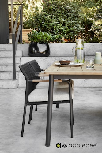 B-Ware Apple Bee Armlehnstuhl ELLE BELT Dining, Aluminium Schwarz / Rope Schwarz / Kissen BEE WETT (100 % Polypropylen) Natural Oak