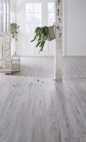 KWG Antigua Novel Ziereiche silber Designvinyl Fertigfußboden 123,5x30,5 cm