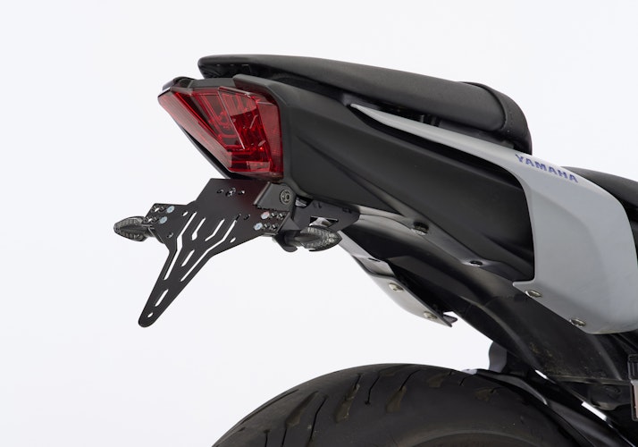 PROTECH V-SHAPE Kennzeichenhalter Alu & Stahl Schwarz für YAMAHA MT-07, MT-07 Automatik (Y-AMT)
