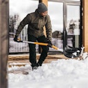 Vorschaubild Fiskars Schneeräumer ergonomisch X-series 1057186