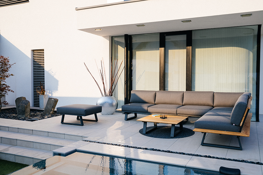 Diamond Garden Lounge-Set NORA Sun & Rain, Sofa + Hocker + Tisch, Aluminium / Teak / Tuvatextil (100 % Polyacryl)