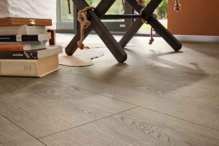 MEISTER Designboden MeisterDesign. flex DL 400 2055 x 216 x 5 mm 7140 Eiche Merino grau Porensynchron-Struktur