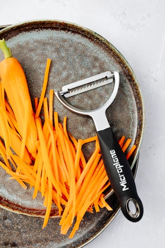 Microplane Profi Y-Schäler, julienne SPECIALTY Schwarz