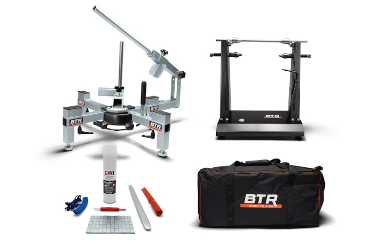 Reifenmontiergerät EVO2® mit Wuchtbock, Starterpaket und Tasche