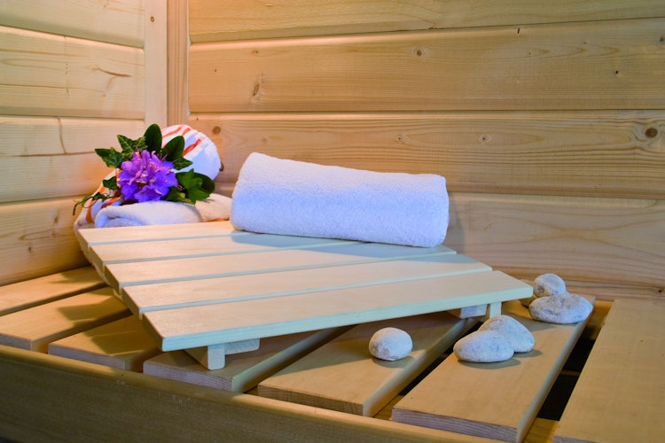 Karibu Sauna Alcinda 2 Superior mit Eckeinstieg 68 mm inkl. gratis Sauna-Zubehörset im Wert von 234,94 €