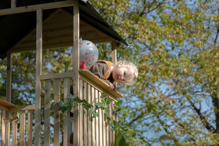 EXIT Panorama 550 Holzspielhaus mit Rutsche, Matschküche und Sandkasten