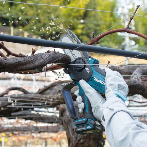 Makita Akku-Astsäge UC100DZ