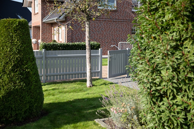TraumGarten Alu-Vorgartenzaun Squadra auf Maß