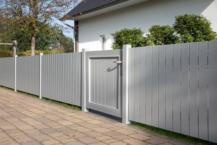 TraumGarten Alu-Vorgartenzaun Squadra auf Maß